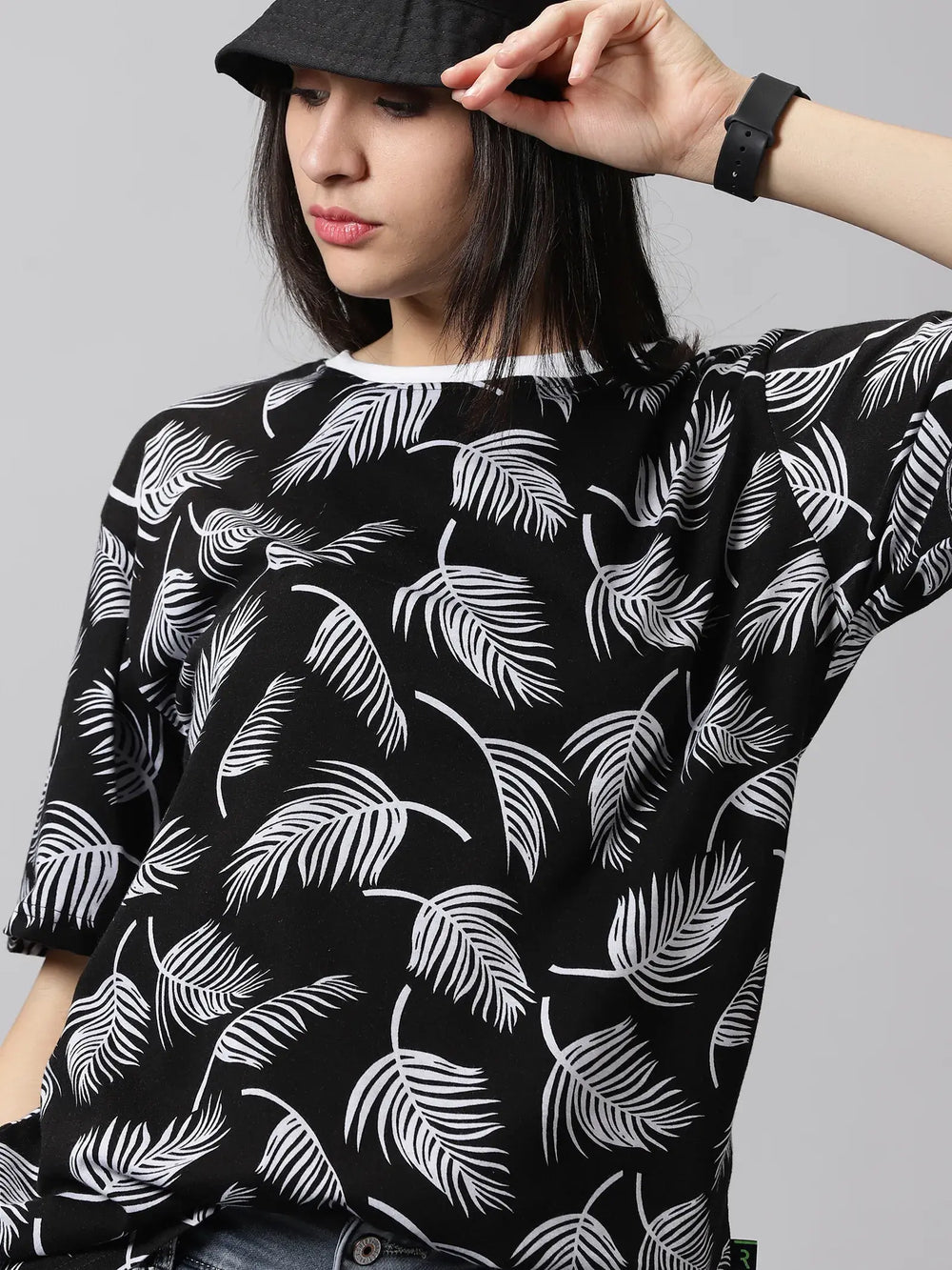 Leaf Printeded Black  Women Oversized T-Shirt - Rodzen